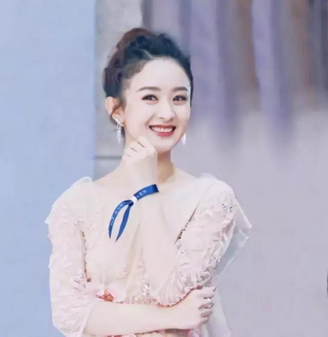 丸子头炸毛娃娃发型,永不过时的丸子头超级简单哦