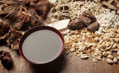 古人的才情让人拍案叫绝,一首诗里竟然藏了这么多中草药