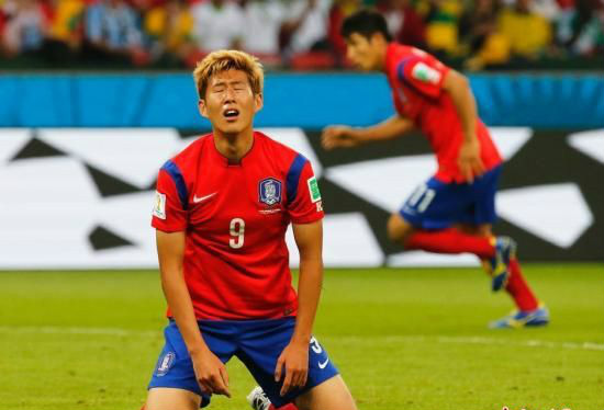 韩国球迷赛前讽国足:踢得烂,球迷丑!赛后又骂韩国队:丢人!