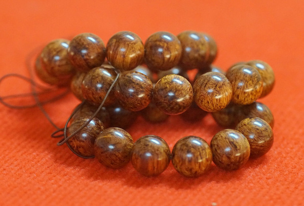 越南黄花梨和缅甸黄花梨手串,越南黄花梨手串一般多少钱