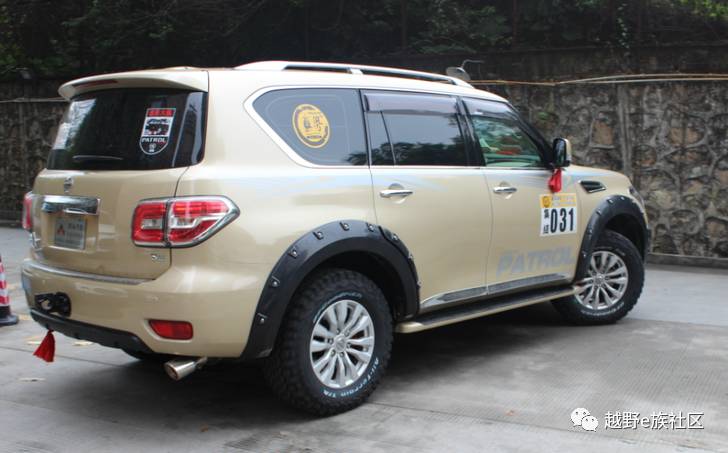 尼桑途乐Y61外观改装案例,途乐y62改装液晶仪表