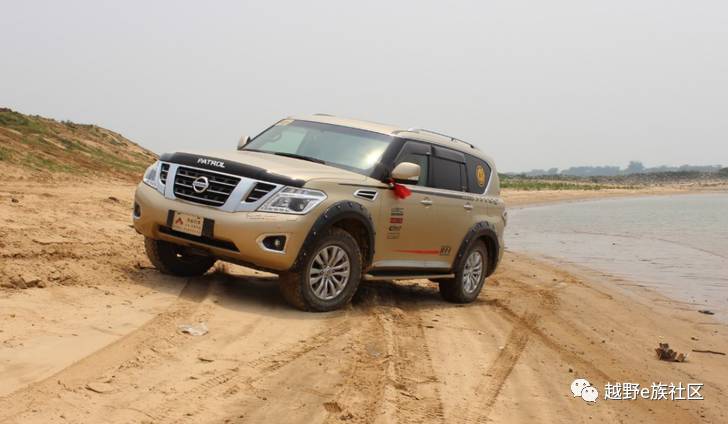 尼桑途乐Y61外观改装案例,途乐y62改装液晶仪表