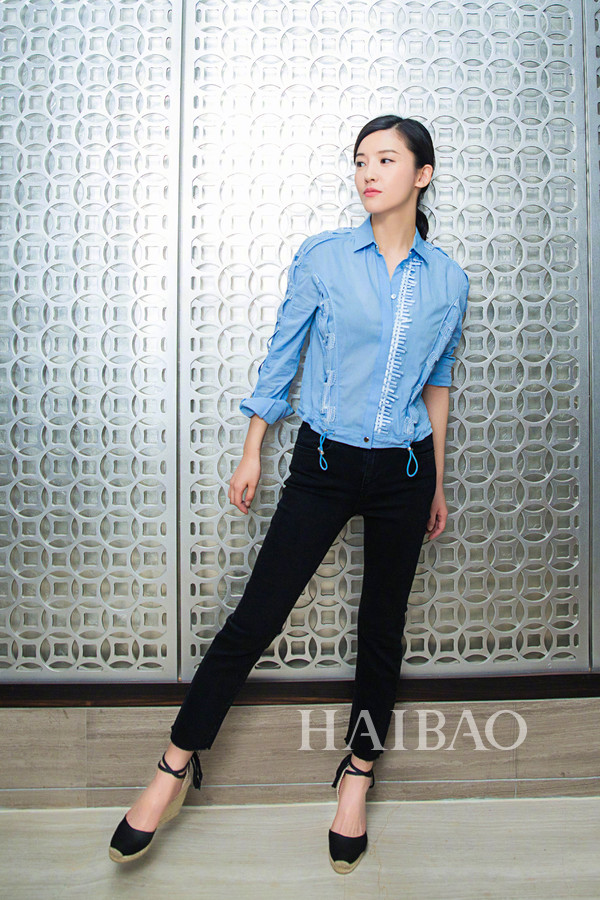 要美也要暖近期明星穿搭总结,今年流行的明星初秋穿搭