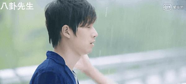 范冰冰被酒瓶爆头，刘德华被殴打，这些明星拍戏真不容易