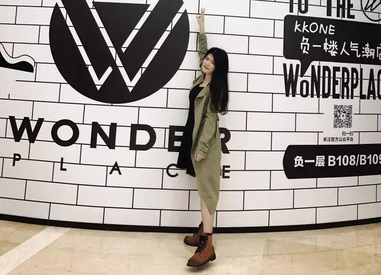 她们为别人穿的衣服，最后都一件一件脱了下来