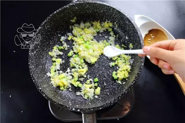 炒饭怎么做简单又好吃儿童,茄子炒饭家常做法简单好吃