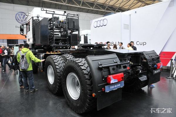世界上最大的大件牵引运输车,德国曼tgx大件牵引车