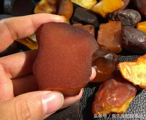 天然琥珀蜜蜡原石鉴定方法,琥珀蜜蜡原石该如何挑选