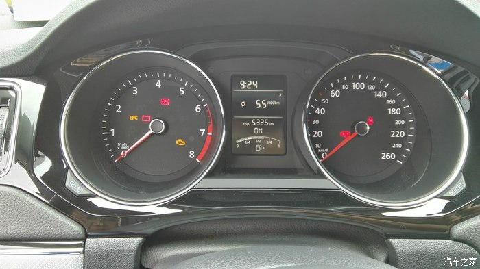 17款大众速腾豪华版驾车感受,18款速腾白色雅士银对比