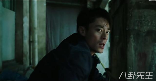 范冰冰被酒瓶爆头，刘德华被殴打，这些明星拍戏真不容易