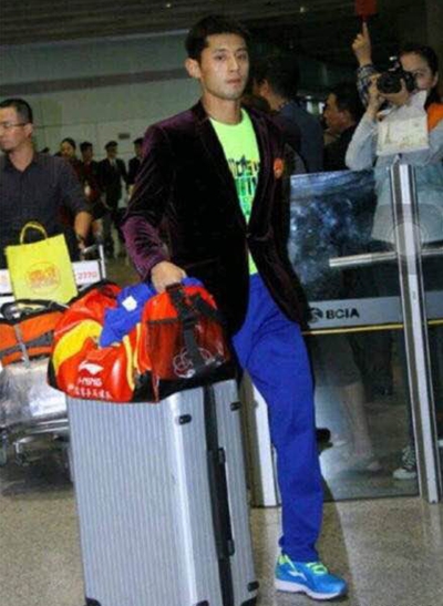 张继科跨界歌王黑外套,张继科迷惑穿搭