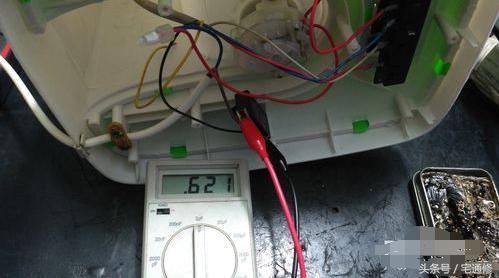 小台扇通电不转怎么办,台扇通电后不能转动的维修