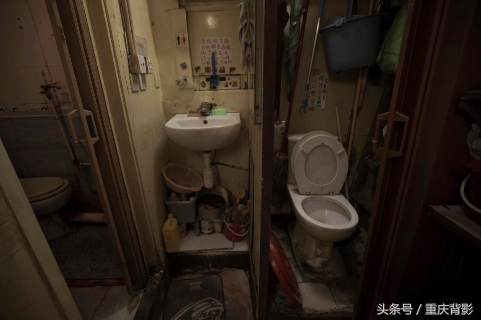 “鞋盒”是香港一个工薪阶层拥挤不堪的家庭被迫生活
