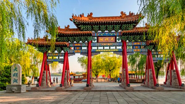 除了自驾或跟团之外，只需花1到3块钱，就能找到最美济南