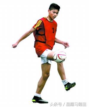 15岁西班牙小将踢中超,曾经来中国试训的足球巨星