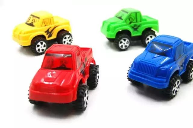 男童误食烧碱食道被烧伤,小朋友误喝烧碱的视频