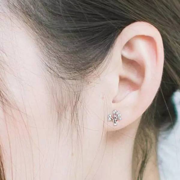 休闲衣服配什么耳钉好看,樱桃耳钉适合搭配什么上衣