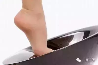 高跟鞋这样穿绝对不会累,高跟鞋要怎么穿才不会有声音