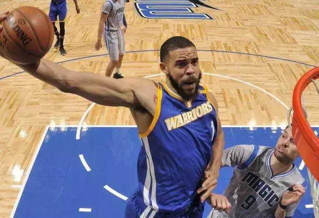 被“五大囧”摧毁的篮球人生,他真的是个脑残吗?