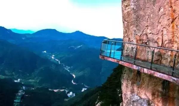 天津亚洲玻璃栈道多高多长,天津周边落差400米玻璃栈道