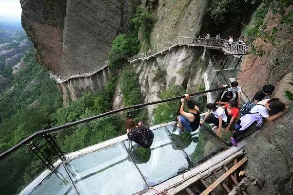 天津亚洲玻璃栈道多高多长,天津周边落差400米玻璃栈道