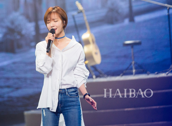 要美也要暖近期明星穿搭总结,今年流行的明星初秋穿搭