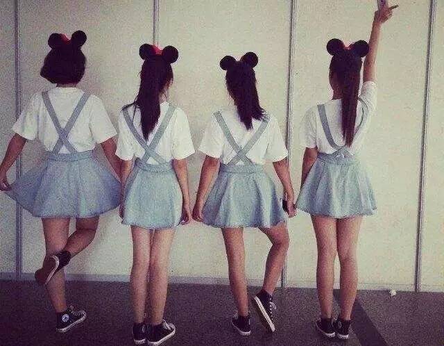 她们为别人穿的衣服，最后都一件一件脱了下来