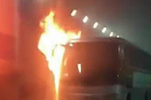 韩国总统文在寅青瓦台办公,文在寅韩国共同民主党党首