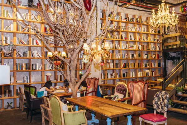 和喜欢的人下午喝咖啡,咖啡店和喜欢的人一起去