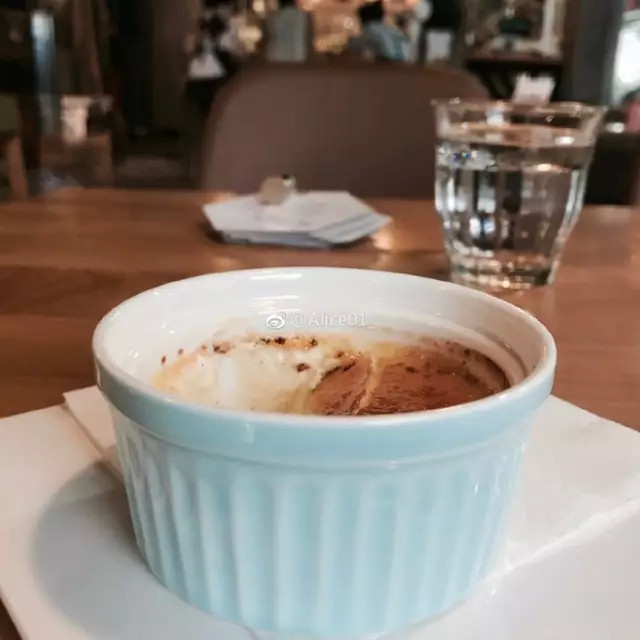 和喜欢的人下午喝咖啡,咖啡店和喜欢的人一起去