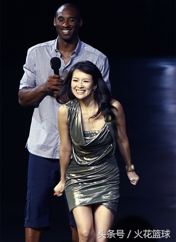 球星跨界珍贵合影,姚明羞涩,科比横跨娱乐拳坛,最后三张好心酸