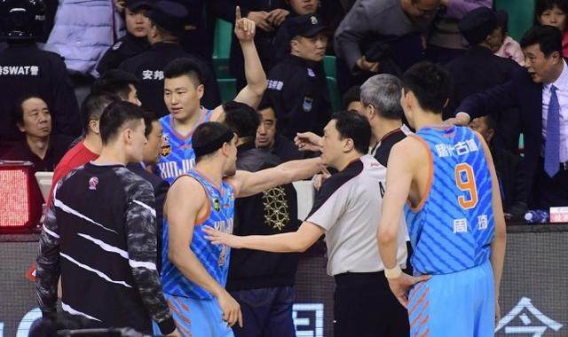 cba骂裁判重罚,cba骂裁判最多的裁判