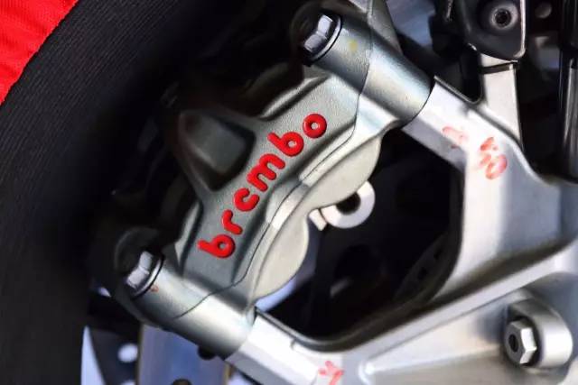 意大利limonta合作品牌,aprilia拉力摩托