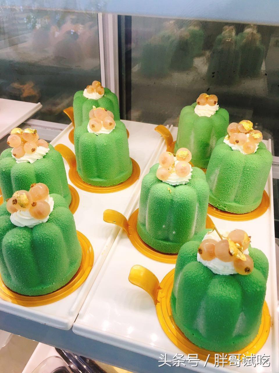 胖哥冻干草莓,韩国小胖哥吃草莓加奶油