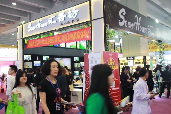 化妆品加盟店要如何经营,化妆品加盟店怎么赚钱