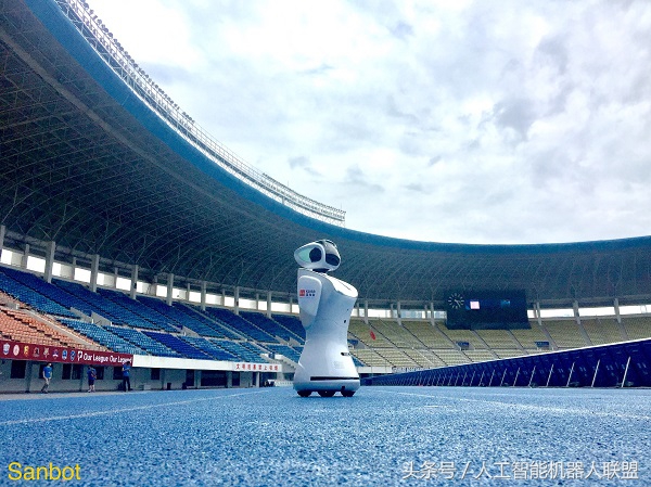 会踢足球的机器人,有攻击力会跳舞的机器人