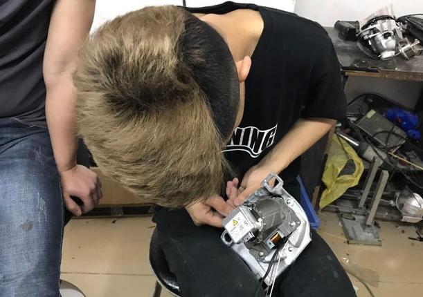 低配的车能改高配的车吗,低配车改成高配车