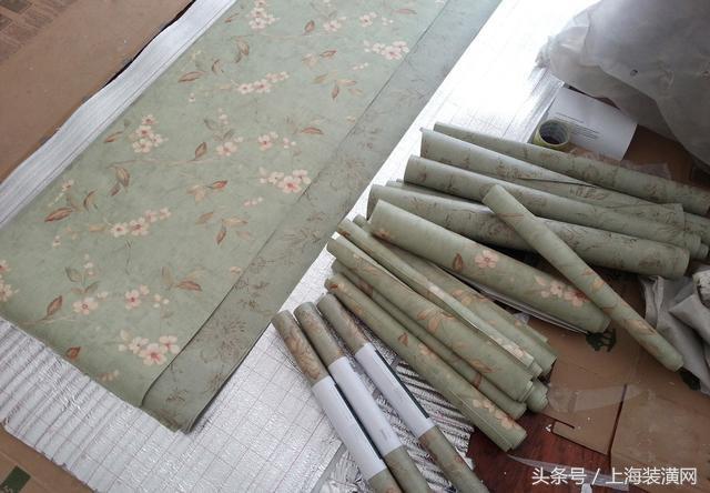 墙纸大面积脱胶翘边怎么修复,原来墙纸