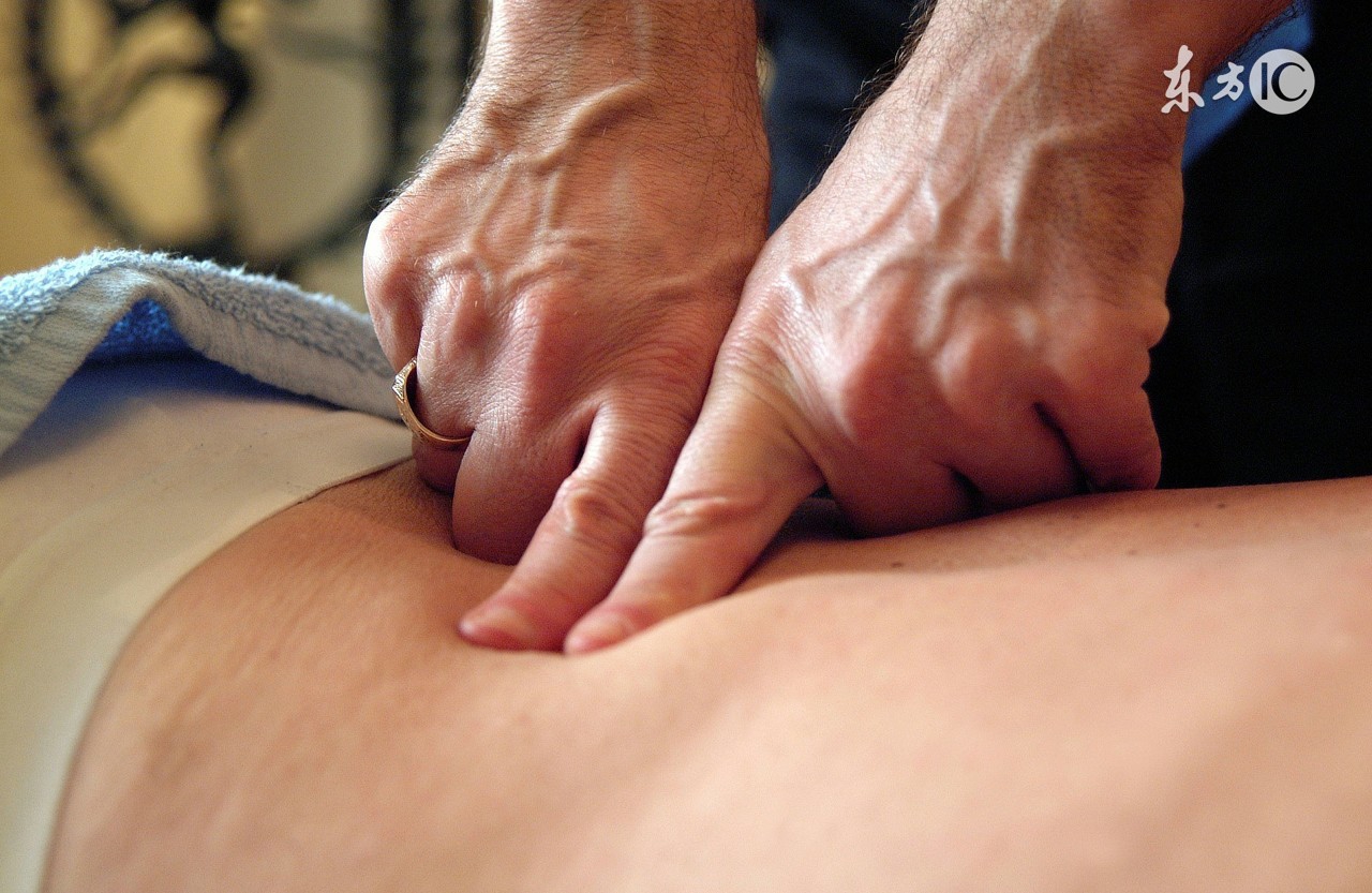 金牌月嫂给宝宝锻炼的视频,助产士教你分娩时应该怎么做