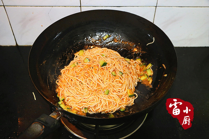 她把普通面条做出意大利面口感,做法竟这么简单!