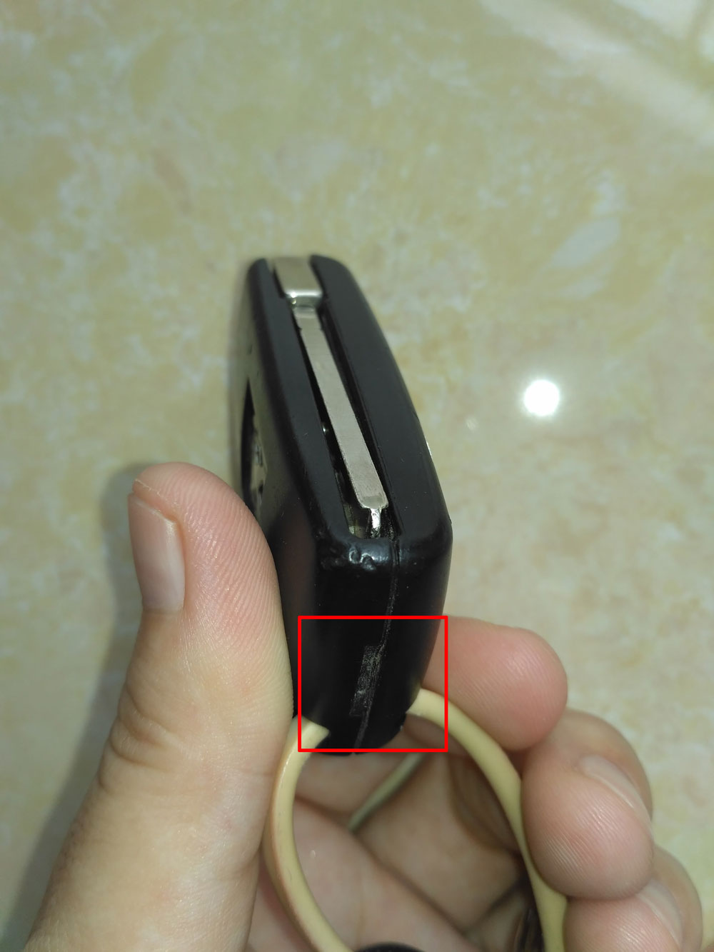 标致3008车钥匙怎么换电池视频,标致301遥控钥匙怎么打开换电池