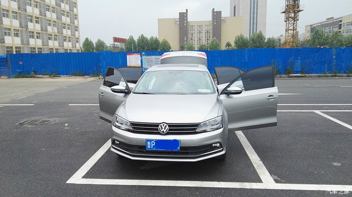 17款大众速腾豪华版驾车感受,18款速腾白色雅士银对比