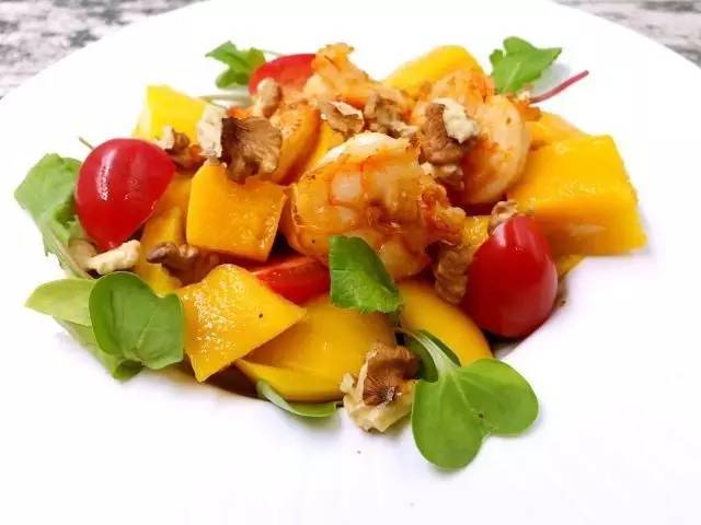 虾黄瓜苹果牛油果拌沙拉,芒果虾酱沙拉