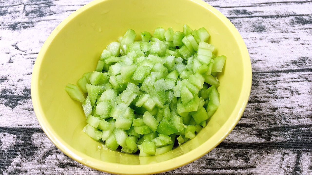 虾黄瓜苹果牛油果拌沙拉,芒果虾酱沙拉