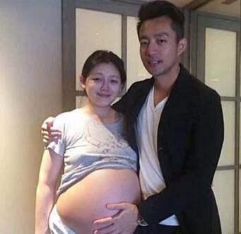 baby的大肚照很温馨，另一对明星夫妇大肚照遭网友喷口水