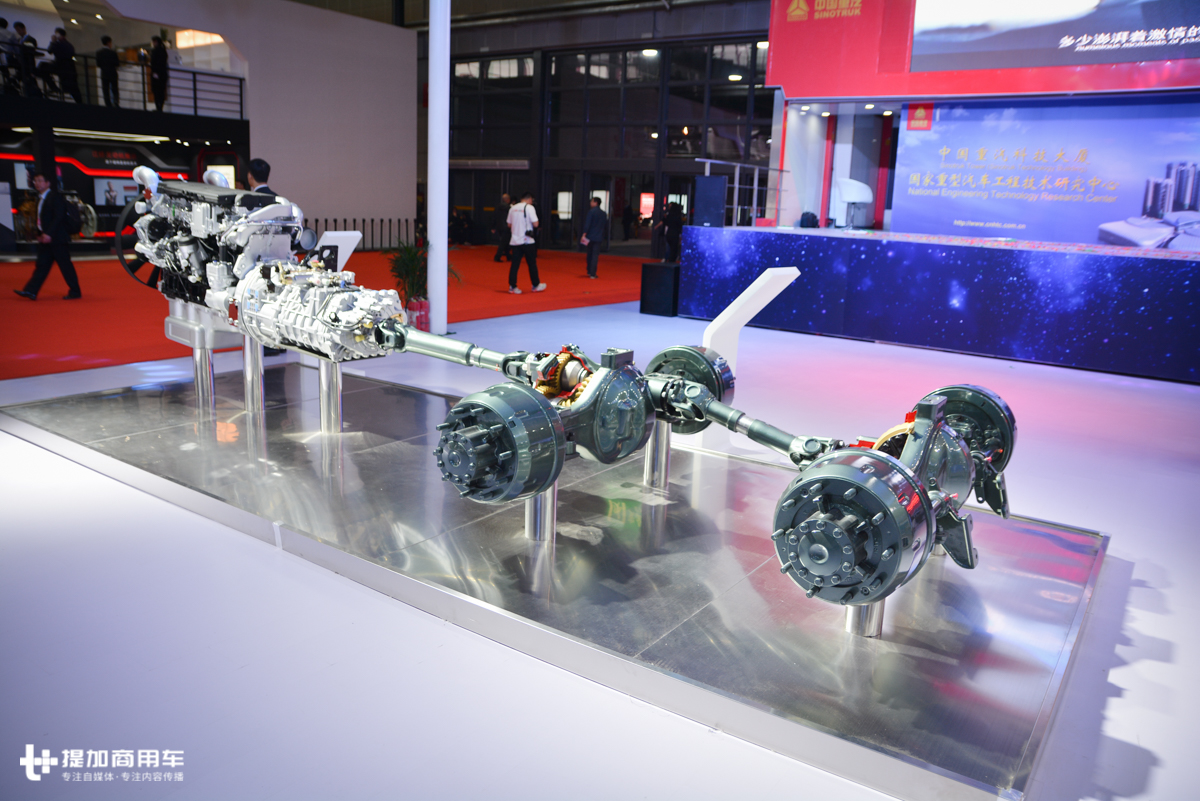 新款重汽t7牵引车,540马力的重汽