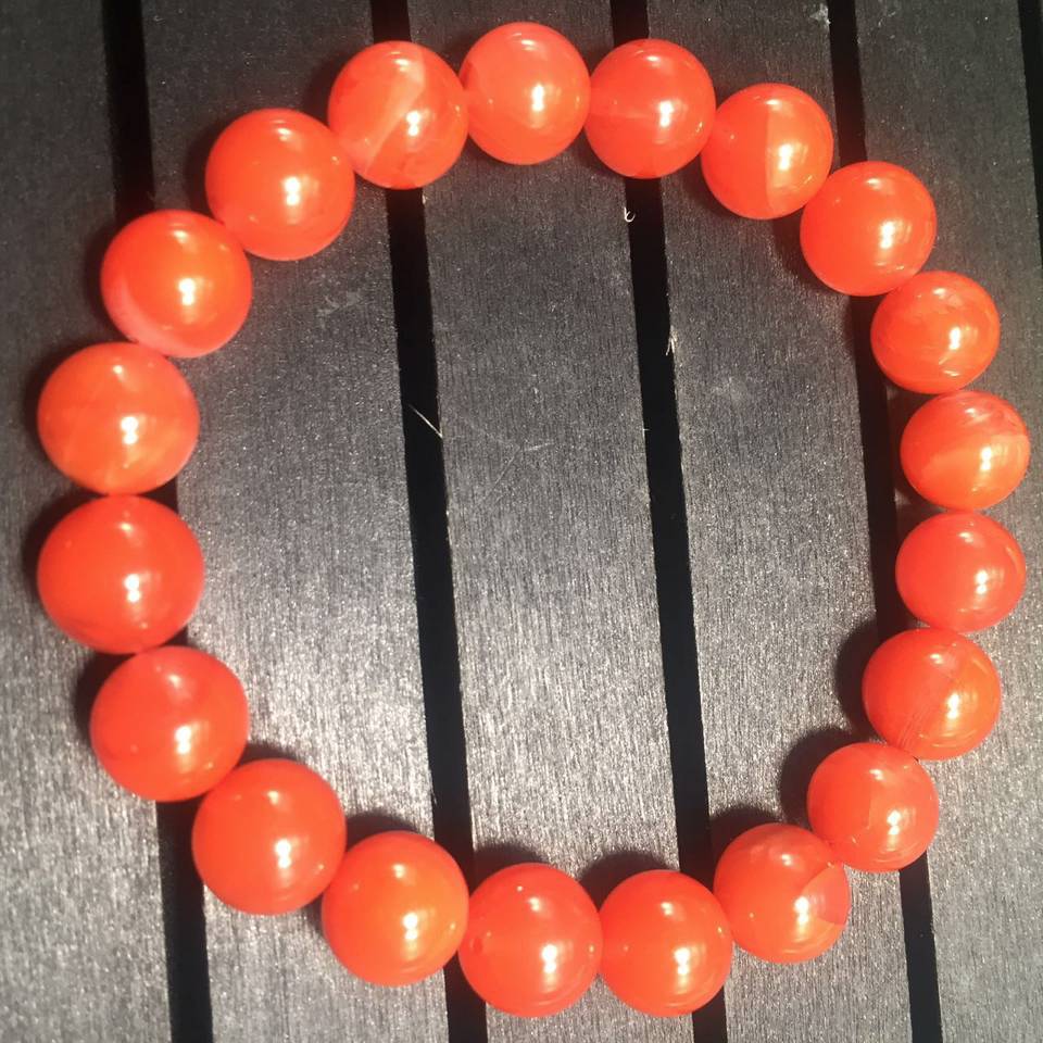 樱桃红南红玛瑙鉴别最简单方法,樱桃红南红手串戴着有什么好处