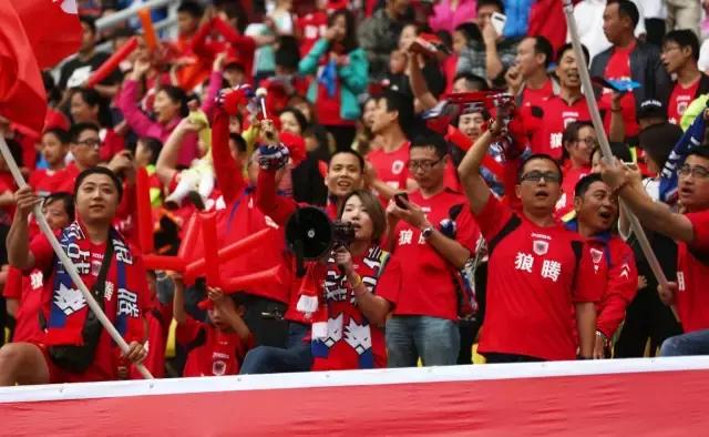 大雨挡不住的红色激情！全株洲人关注的顶级比赛嗨翻体育中心！