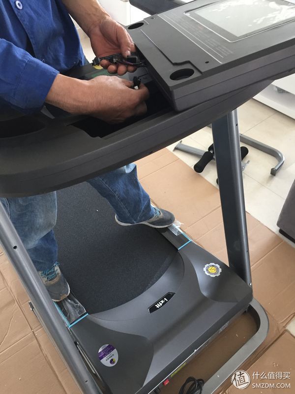 雾霾天的跑步利器！好家庭i-xfitL3跑步机开箱试用