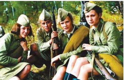 二战苏联女兵,只穿裙子上战场,女兵:很不方便